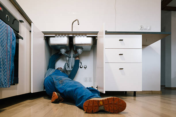 Professional Leak Detection technician working in Germantown, IL